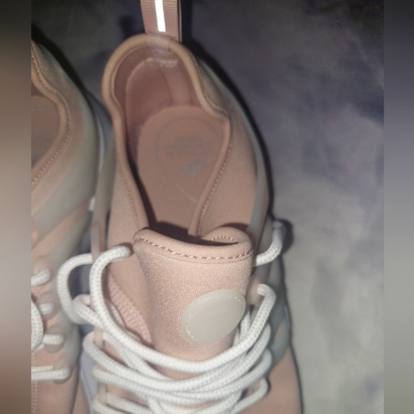Nike Presto Pink & White - Picture 5 of 10